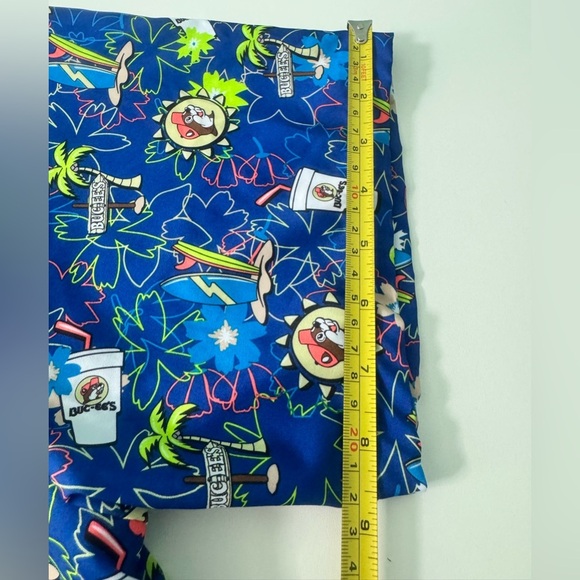 Buc-ee's Men's Button-Up Tropical Beaver Print Shirt - Picture 9 of 9